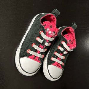 Girls slip on Converse 8c